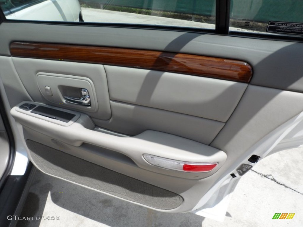 1999 Cadillac DeVille d'Elegance Neutral Shale Door Panel Photo #51912335