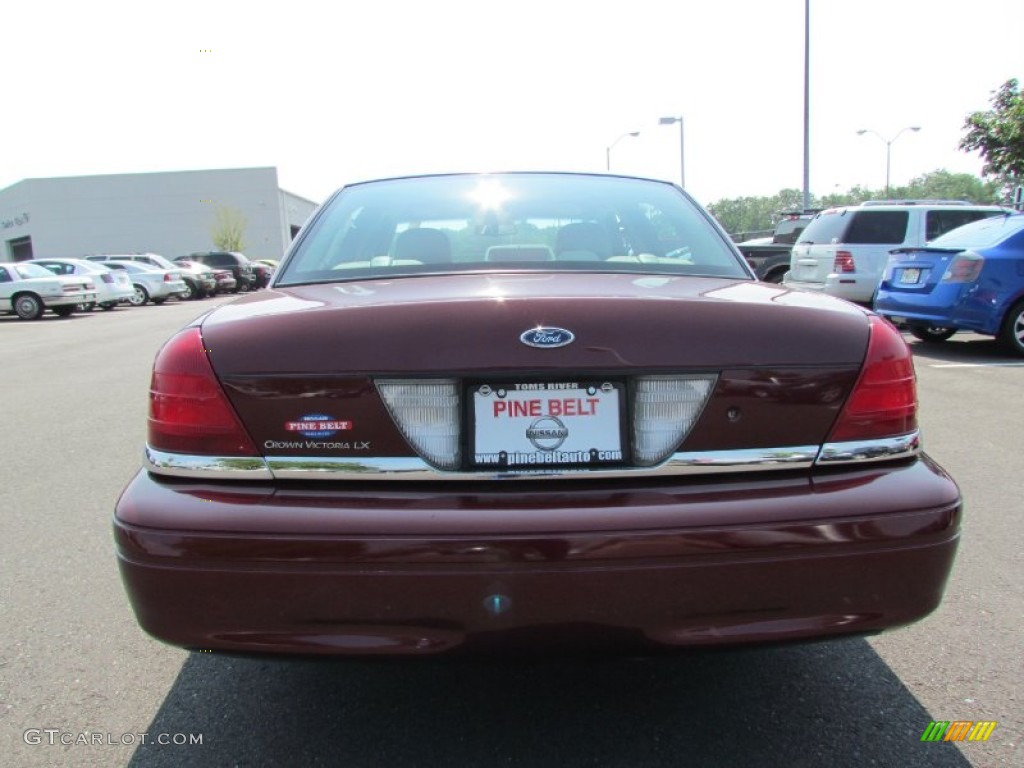 2006 Crown Victoria LX - Dark Toreador Red Metallic / Light Camel photo #6