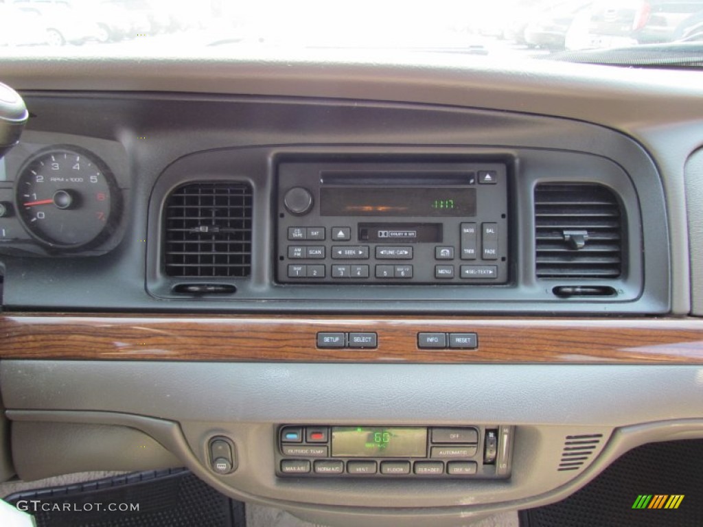 2006 Ford Crown Victoria LX Controls Photo #51915725