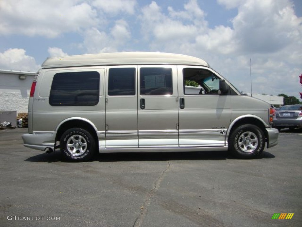 Light Autumnwood Metallic 2002 GMC Savana Van G1500 Passenger Conversion Exterior Photo #51917462