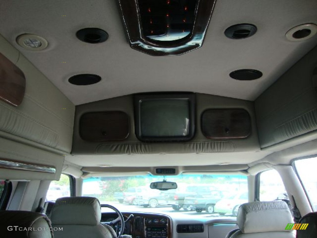 2002 Savana Van G1500 Passenger Conversion - Light Autumnwood Metallic / Dark Pewter photo #20