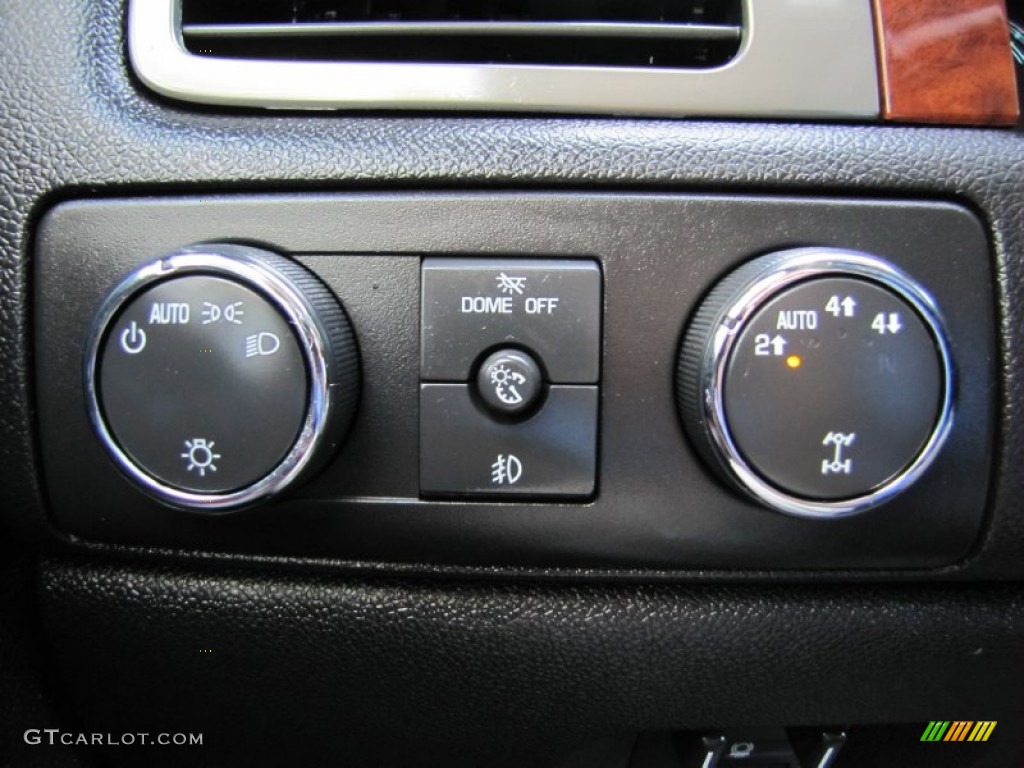 2009 Chevrolet Suburban LTZ 4x4 Controls Photo #51921749