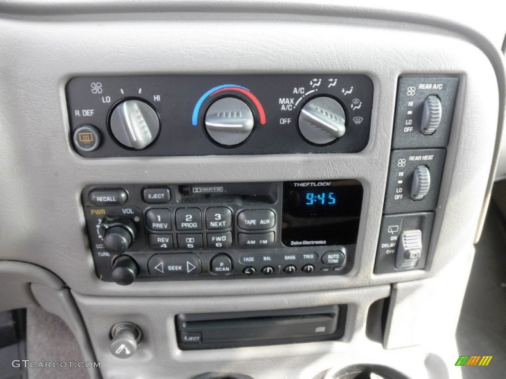 2003 GMC Safari SLT AWD Controls Photo #51927447