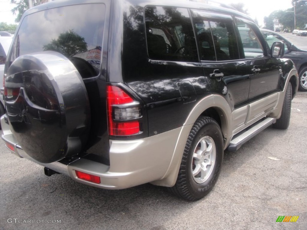2002 Montero Limited 4x4 - Solano Black Pearlescent / Tan photo #4