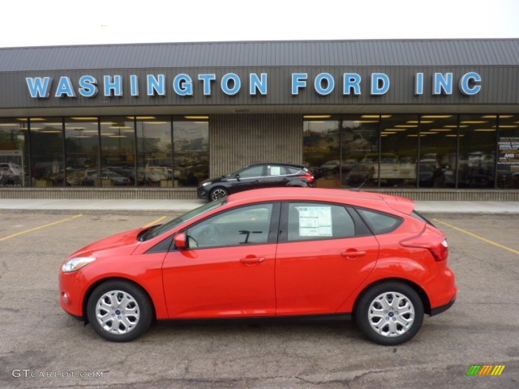 2012 Focus SE 5-Door - Race Red / Charcoal Black photo #1