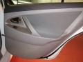 Super White - Camry SE Photo No. 22