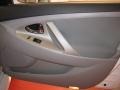 Super White - Camry SE Photo No. 24