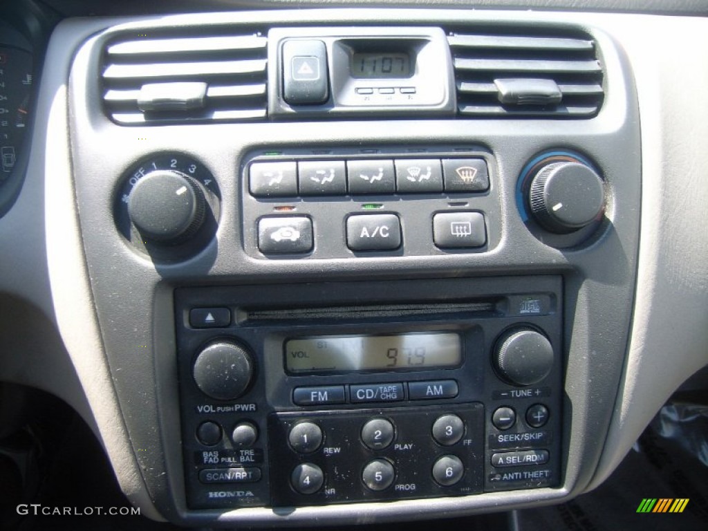 1999 Honda Accord EX Sedan Controls Photo #51938526