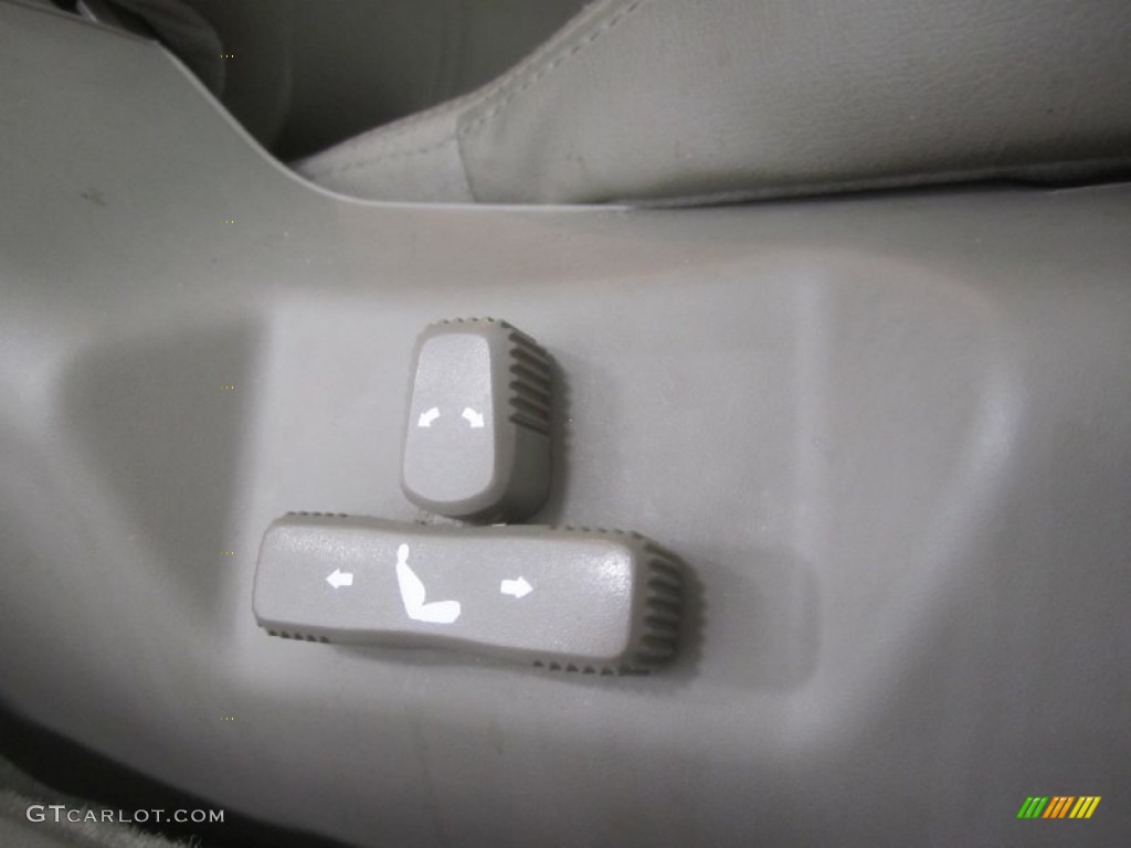 2002 XG350 Sedan - Ivory White Pearl / Beige photo #21