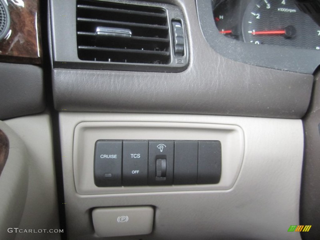 2002 XG350 Sedan - Ivory White Pearl / Beige photo #26