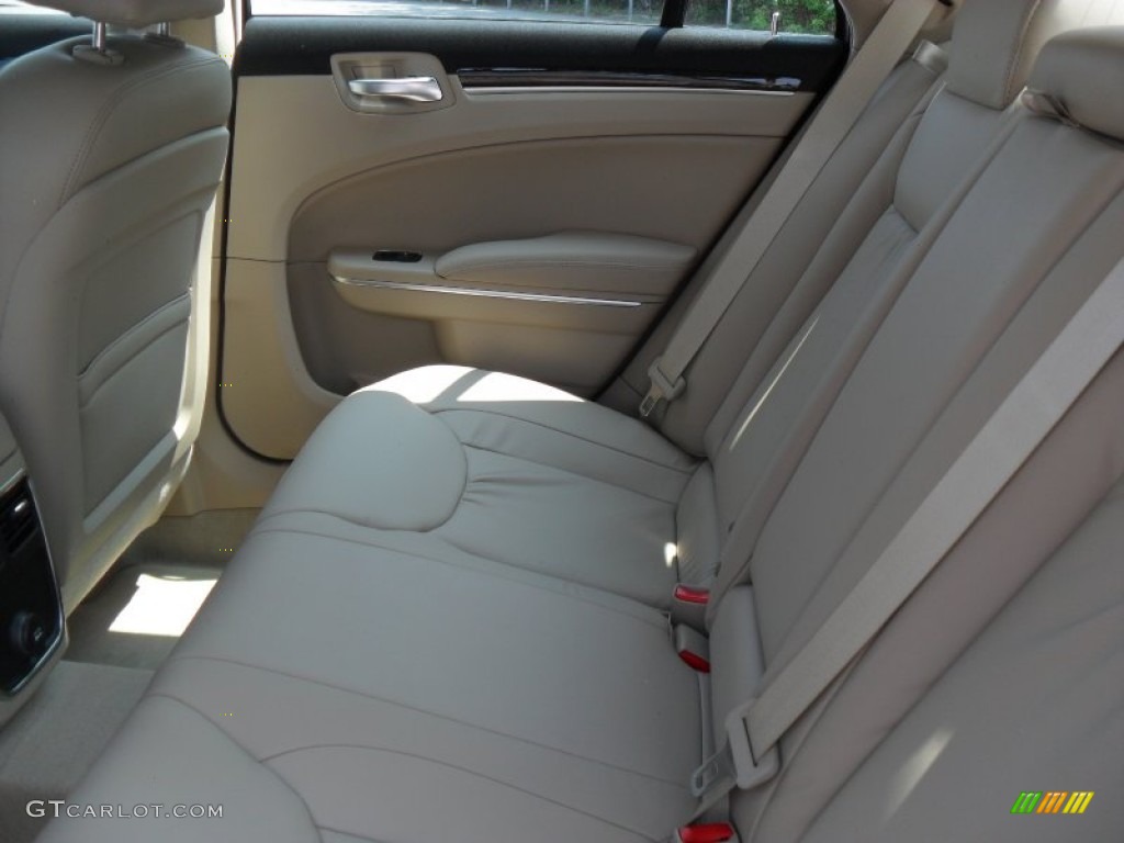 2011 300 Limited - Bright White / Black/Light Frost Beige photo #15