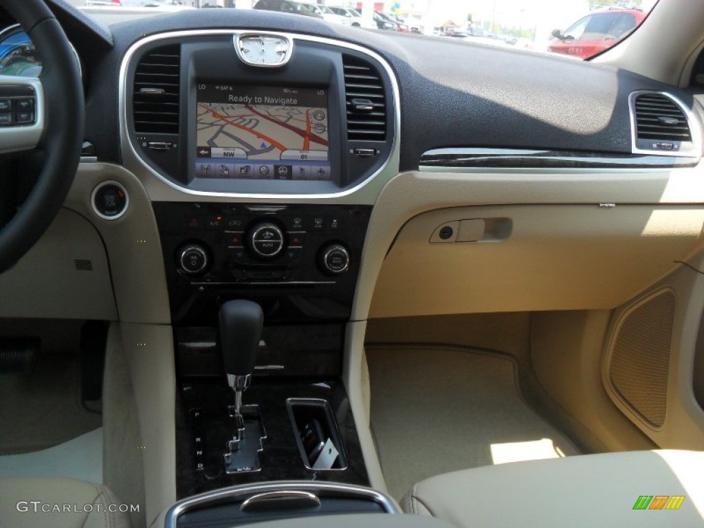 2011 300 Limited - Bright White / Black/Light Frost Beige photo #17