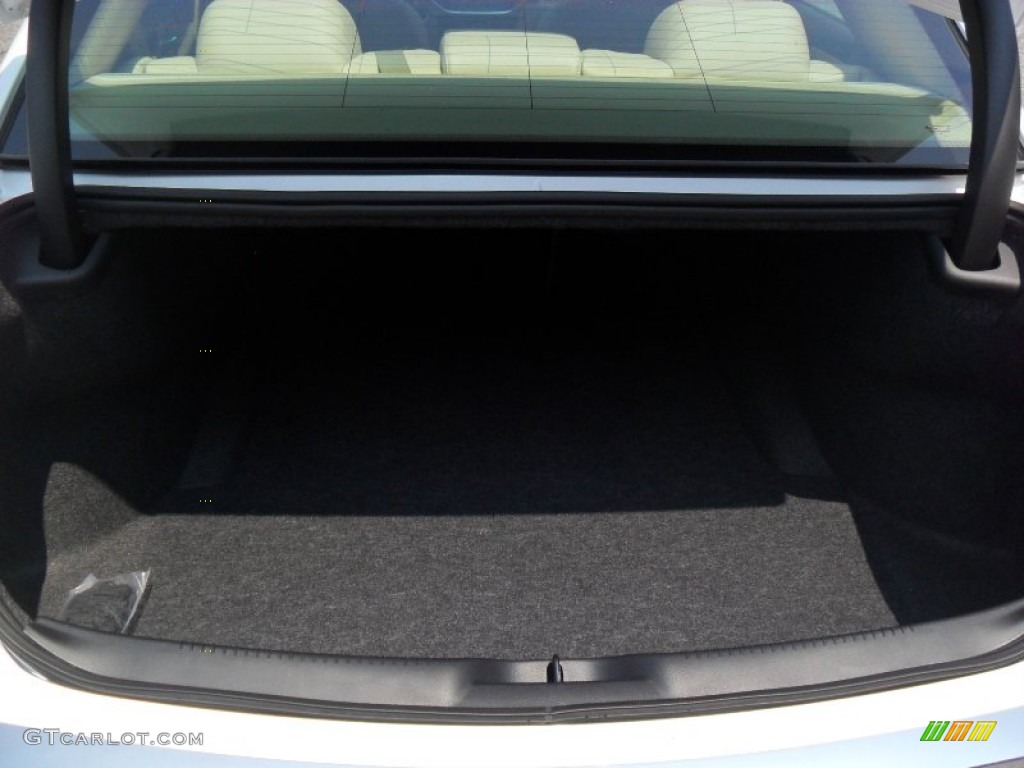2011 300 Limited - Bright White / Black/Light Frost Beige photo #18