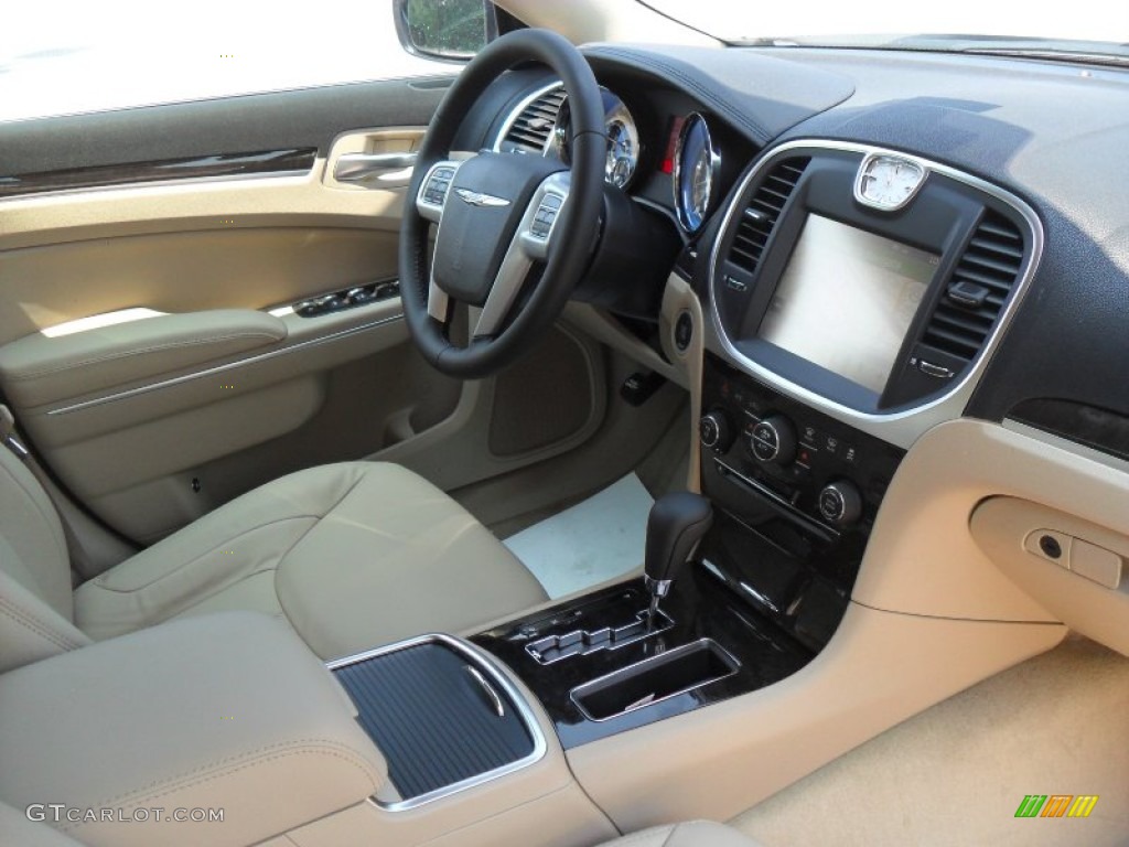 2011 300 Limited - Bright White / Black/Light Frost Beige photo #21