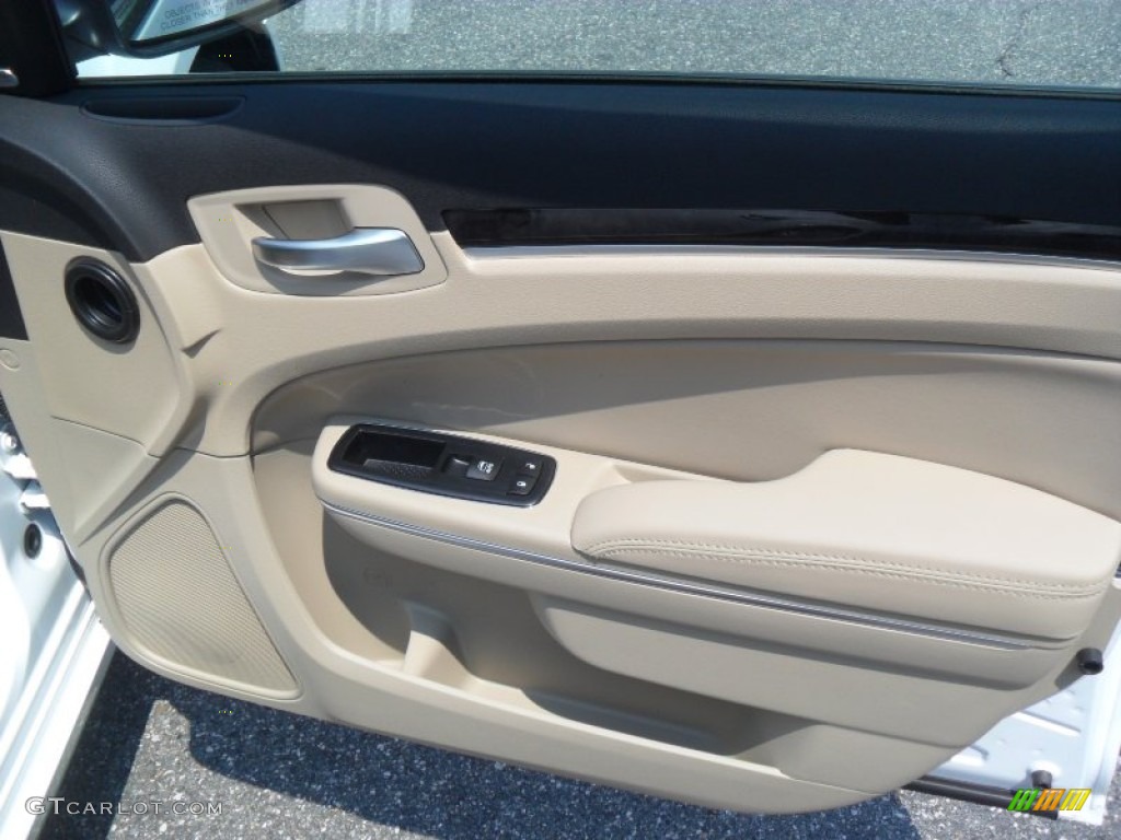 2011 300 Limited - Bright White / Black/Light Frost Beige photo #22