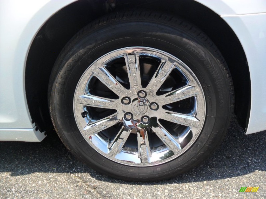 2011 300 Limited - Bright White / Black/Light Frost Beige photo #24