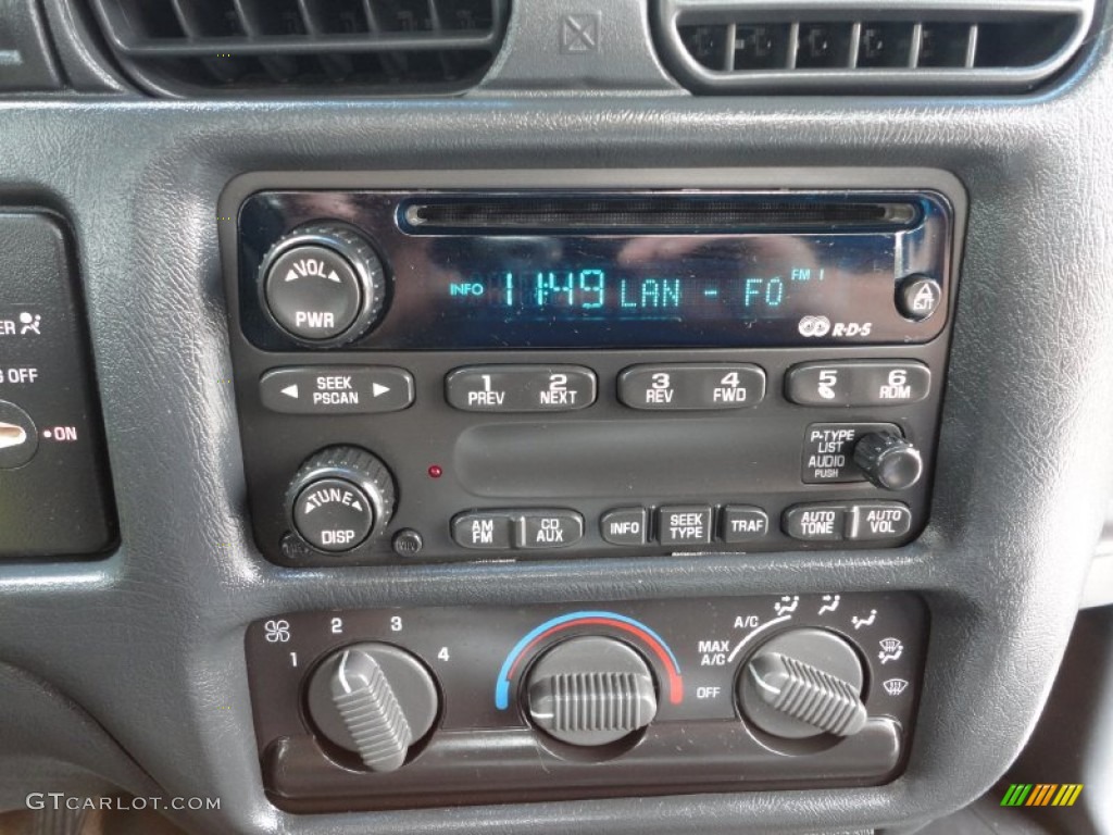 2003 GMC Sonoma SL Regular Cab Controls Photos