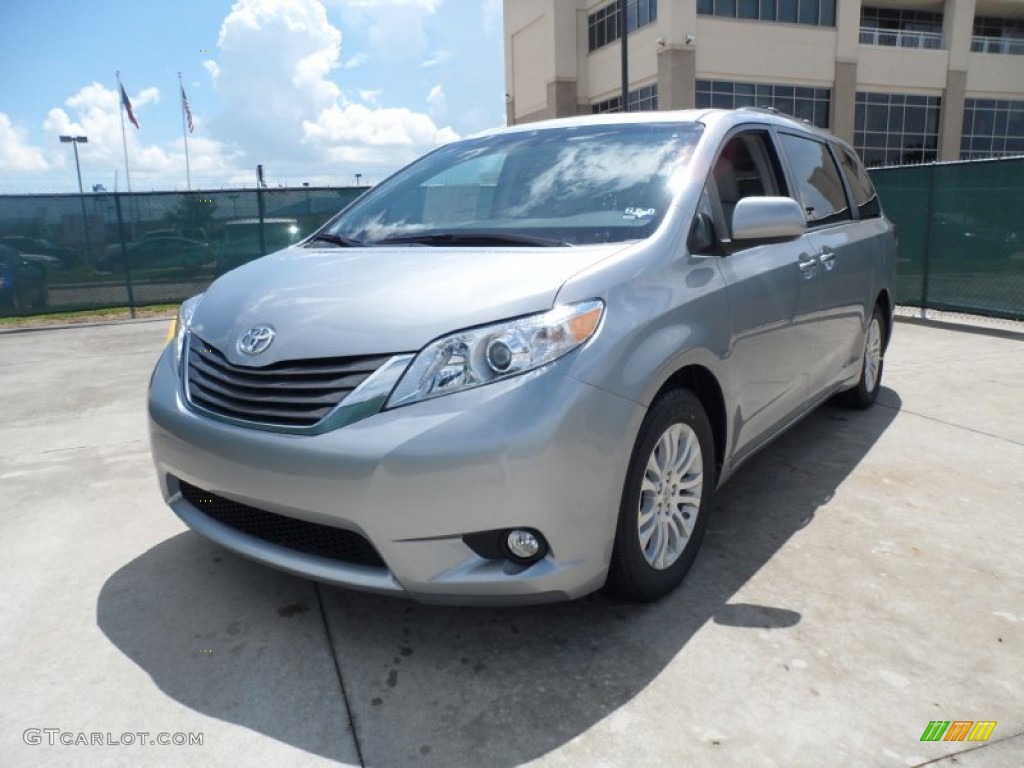 2011 Sienna XLE - Silver Sky Metallic / Light Gray photo #7