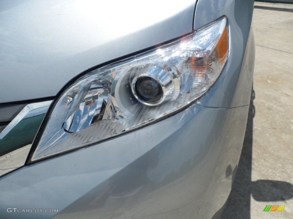 2011 Sienna XLE - Silver Sky Metallic / Light Gray photo #9