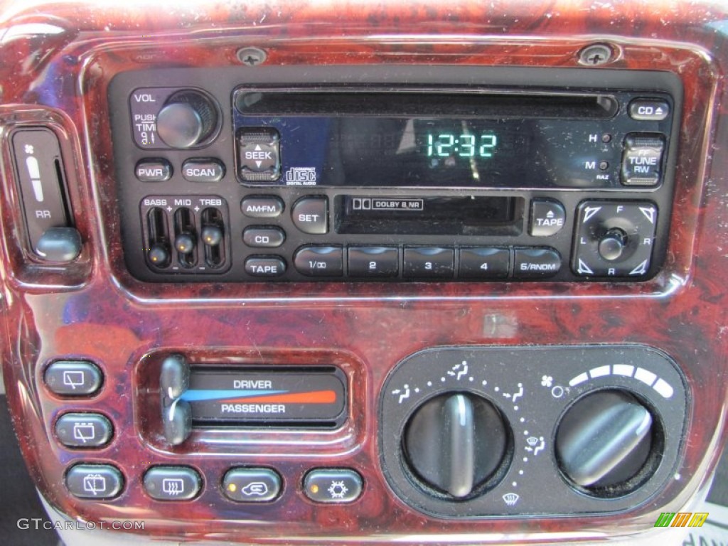 2000 Chrysler Town & Country LXi Controls Photo #51950174