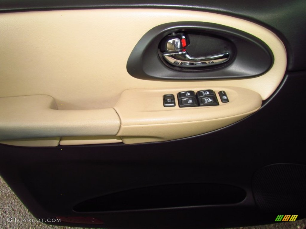 2005 TrailBlazer LS - Sandstone Metallic / Light Cashmere/Ebony photo #13