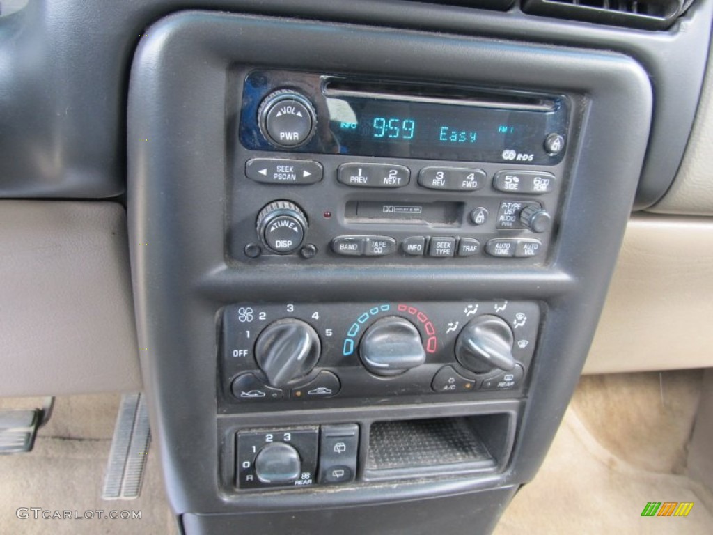 2002 Chevrolet Venture LT AWD Controls Photos