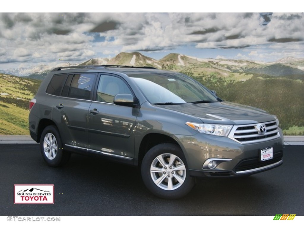 Cypress Green Pearl Toyota Highlander