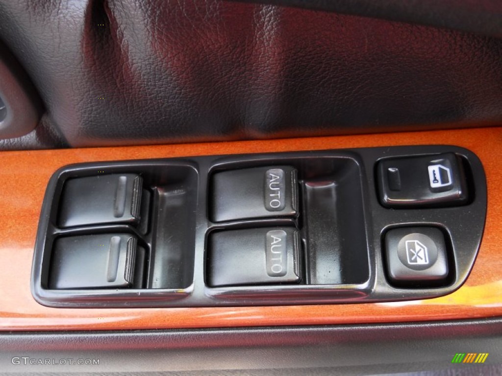 2002 Infiniti QX4 4x4 Controls Photo #51953108