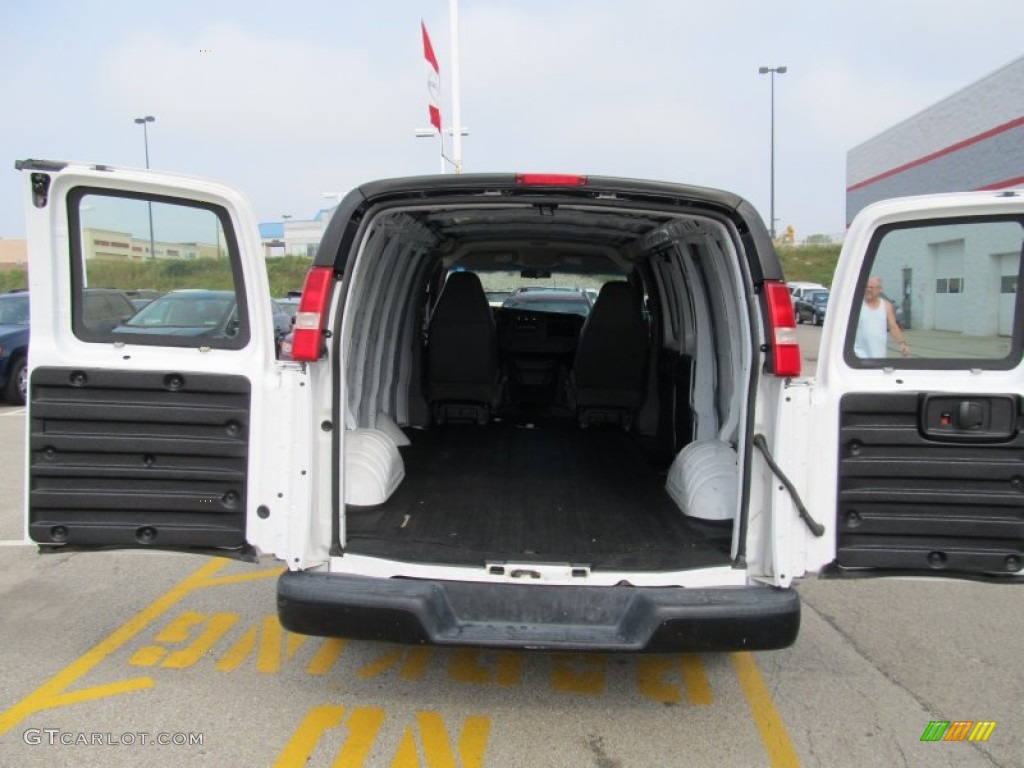 2009 Express 1500 Cargo Van - Summit White / Medium Pewter photo #10