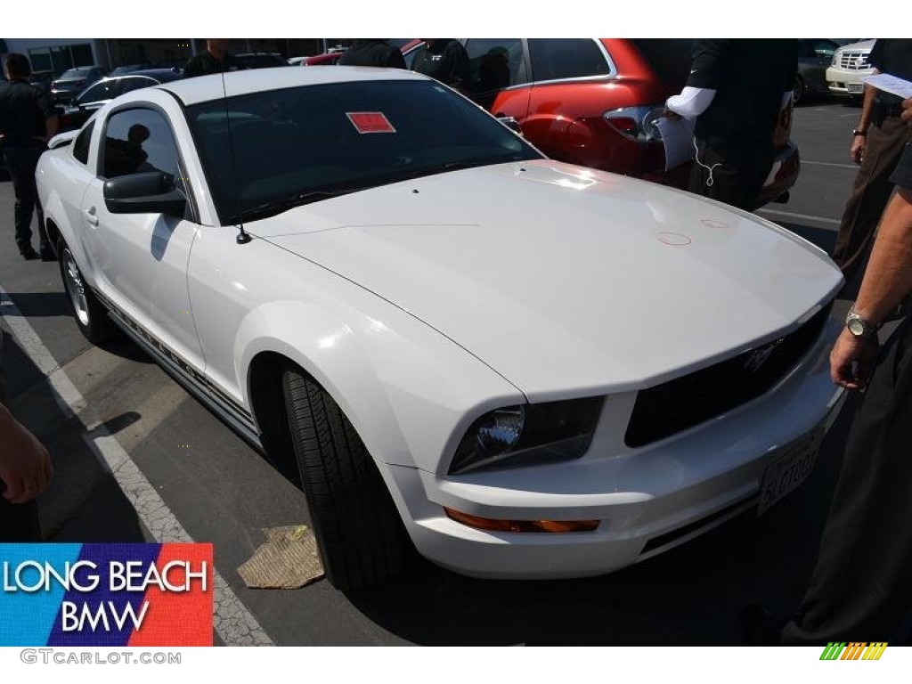 2005 Mustang V6 Premium Coupe - Performance White / Dark Charcoal photo #1