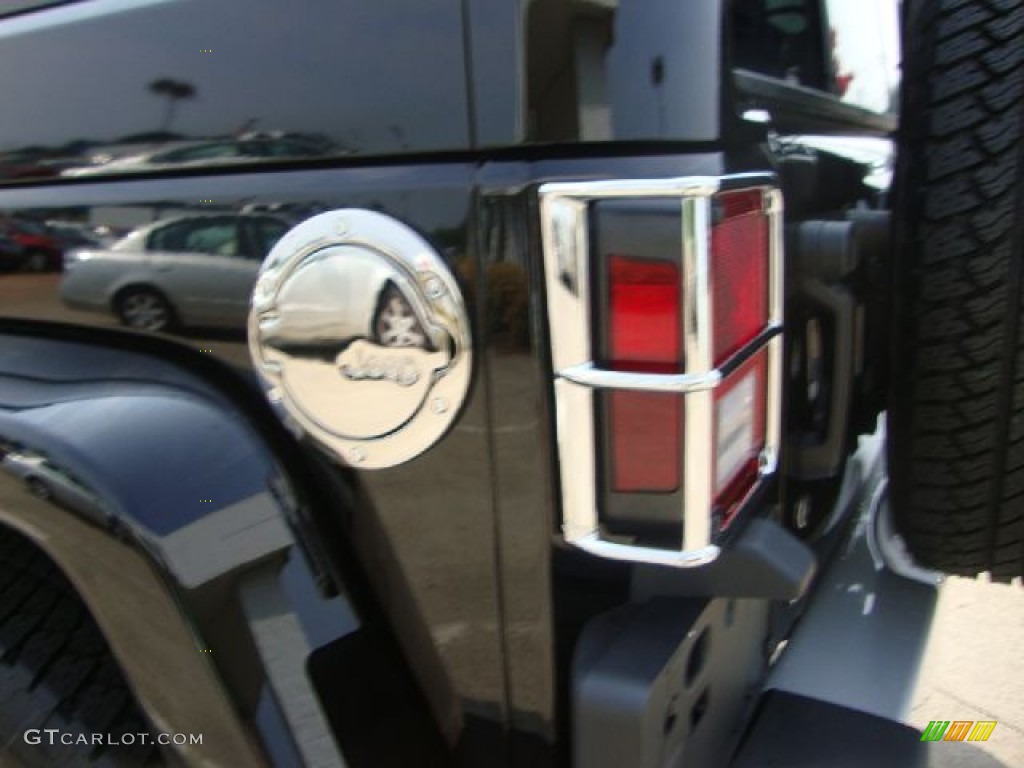 2011 Wrangler Sahara 4x4 - Black / Black/Dark Saddle photo #13