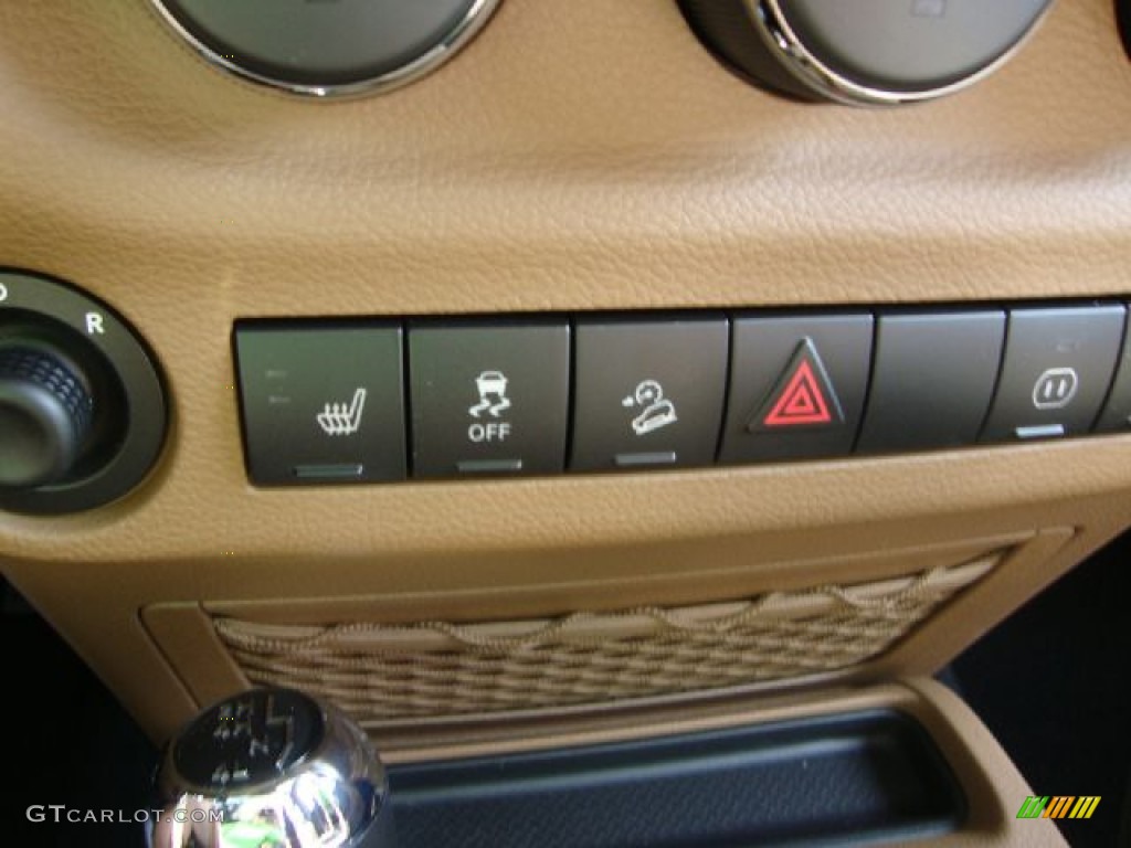 2011 Jeep Wrangler Sahara 4x4 Controls Photo #51955736