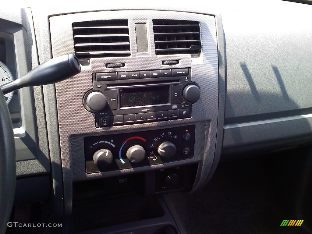 2007 Dodge Dakota SLT Quad Cab 4x4 Controls Photo #51962459