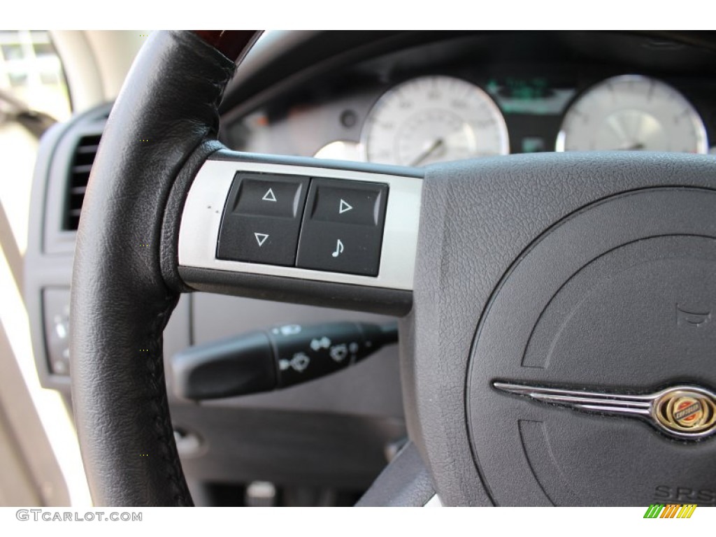 2009 Chrysler 300 C HEMI AWD Controls Photo #51972658