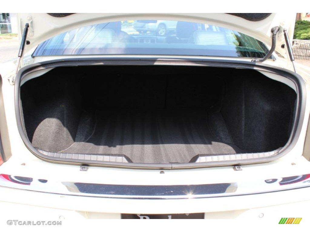 2009 Chrysler 300 C HEMI AWD Trunk Photos