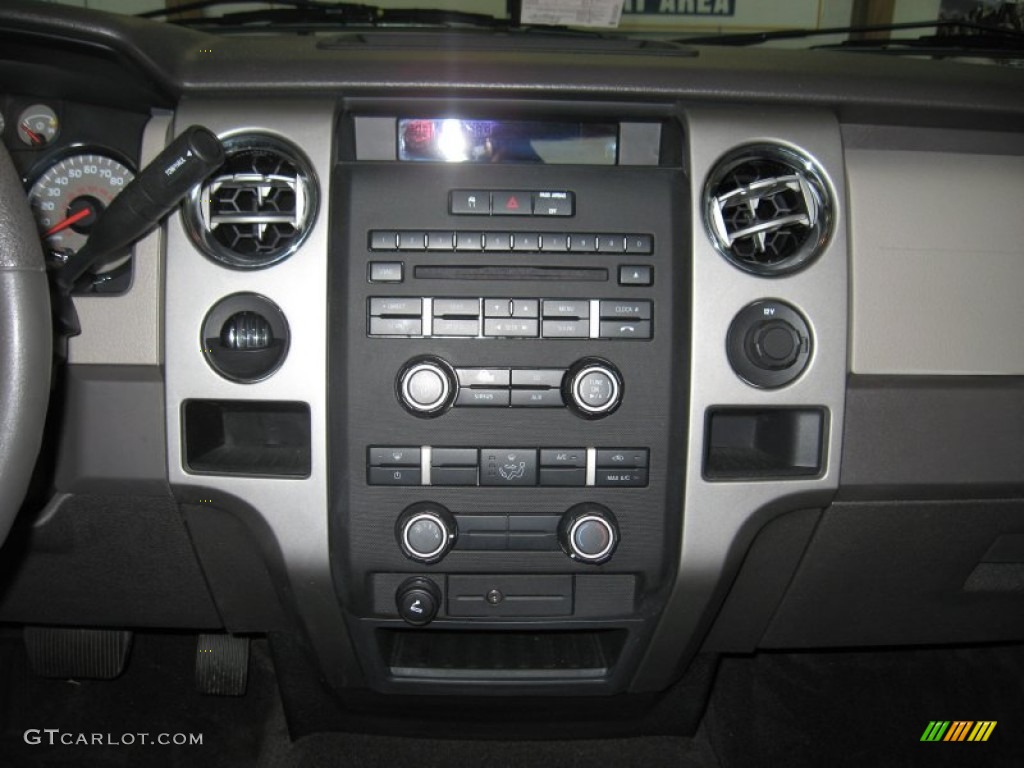 2010 F150 XLT SuperCab - Tuxedo Black / Medium Stone photo #24