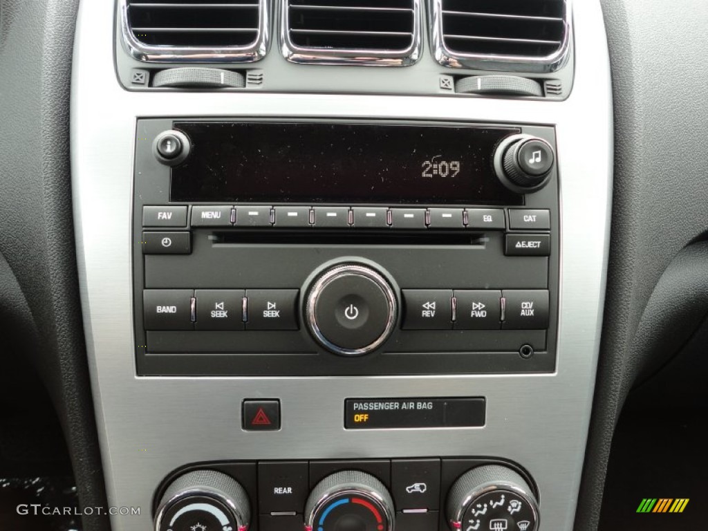 2011 GMC Acadia SL AWD Controls Photo #51976685