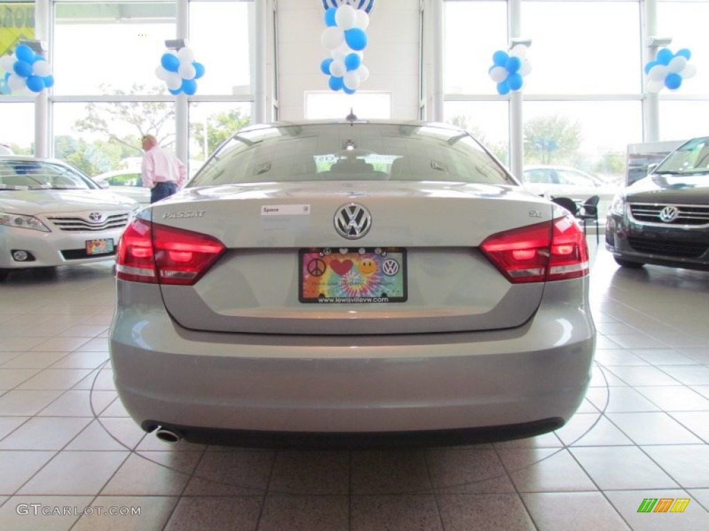 2012 Passat 2.5L SE - Tungsten Silver Metallic / Titan Black photo #4