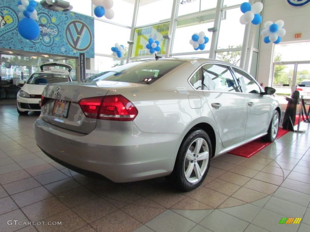 2012 Passat 2.5L SE - Tungsten Silver Metallic / Titan Black photo #5