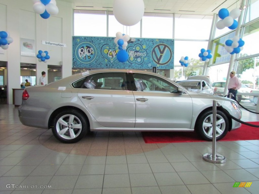 2012 Passat 2.5L SE - Tungsten Silver Metallic / Titan Black photo #6
