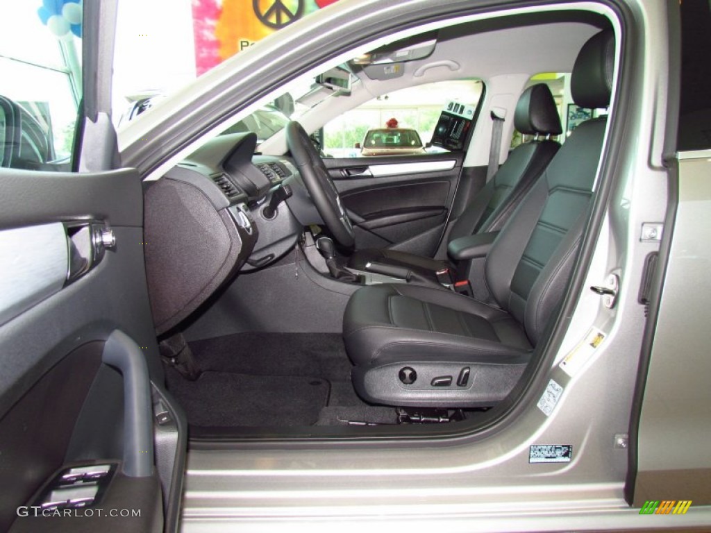 Titan Black Interior 2012 Volkswagen Passat 2.5L SE Photo #51978749