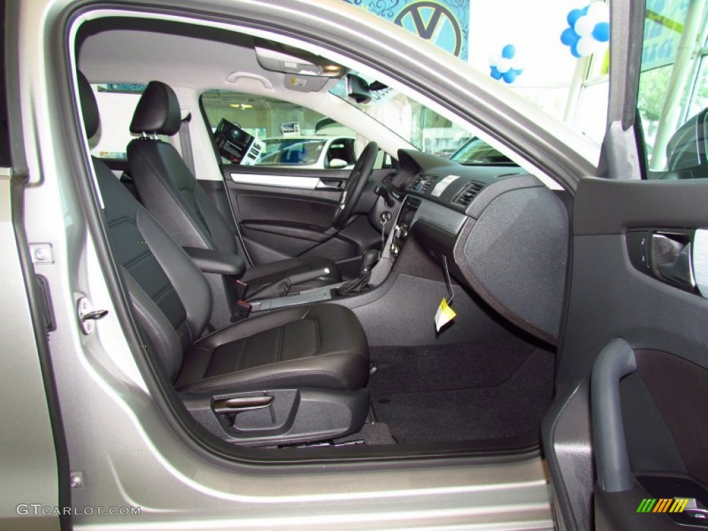 Titan Black Interior 2012 Volkswagen Passat 2.5L SE Photo #51978776