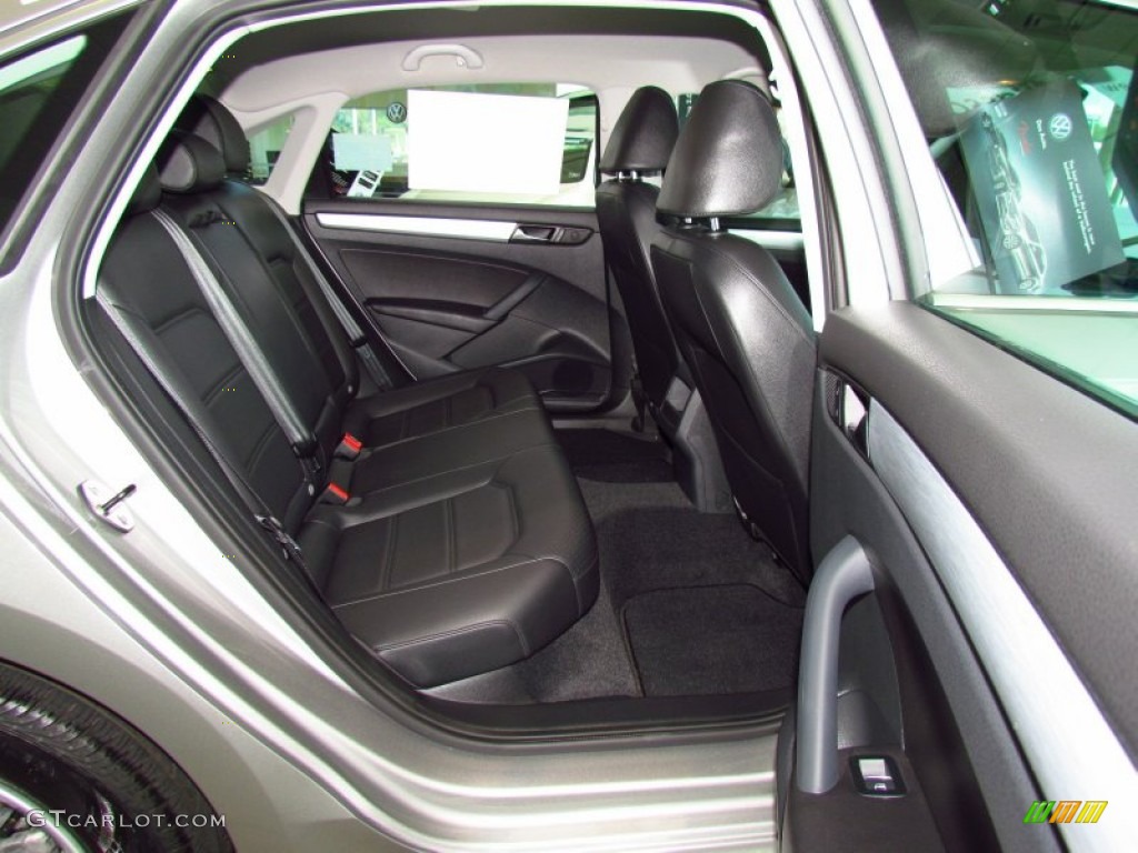 Titan Black Interior 2012 Volkswagen Passat 2.5L SE Photo #51978794