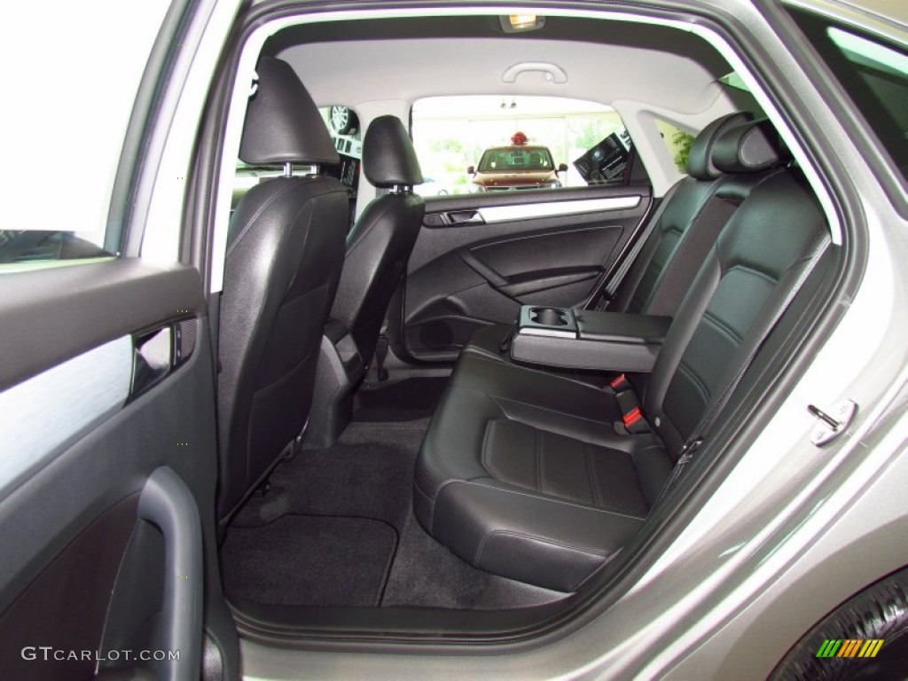 Titan Black Interior 2012 Volkswagen Passat 2.5L SE Photo #51978809