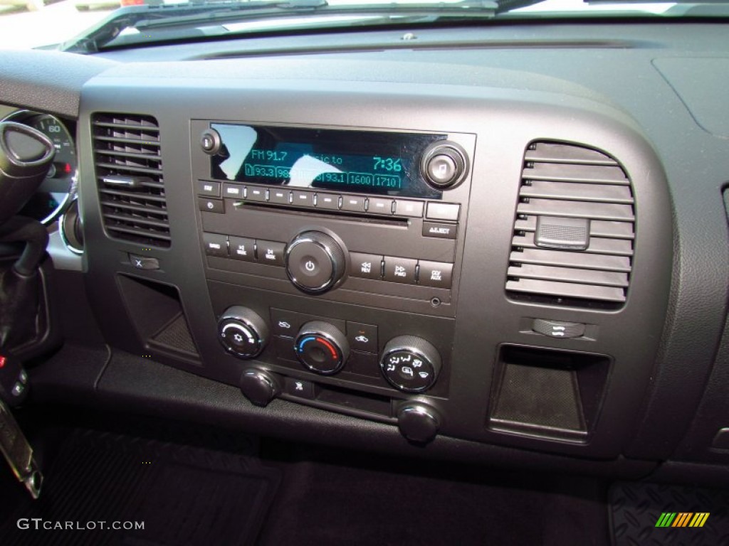 2011 Chevrolet Silverado 1500 LT Crew Cab Controls Photo #51980174