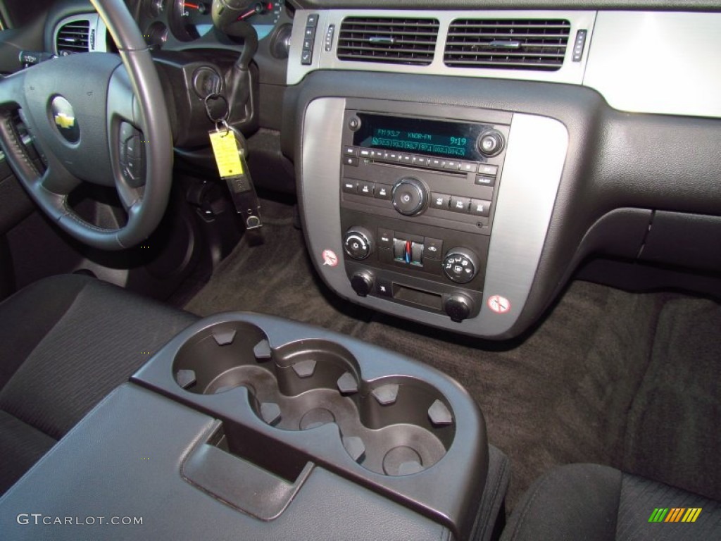 2010 Chevrolet Tahoe LS Controls Photo #51980444