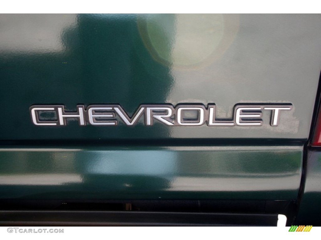 2001 Chevrolet Silverado 2500HD LT Crew Cab 4x4 Marks and Logos Photo #51981368