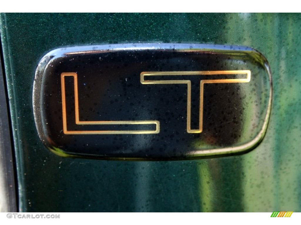 2001 Chevrolet Silverado 2500HD LT Crew Cab 4x4 Marks and Logos Photo #51982178