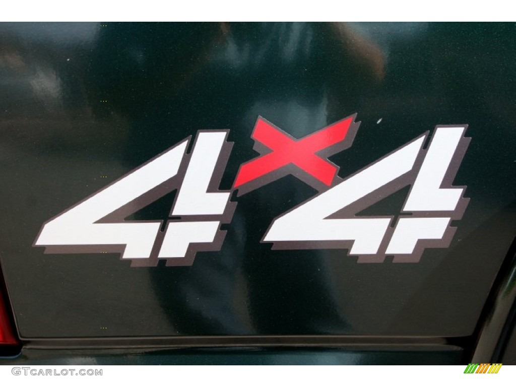 2001 Chevrolet Silverado 2500HD LT Crew Cab 4x4 Marks and Logos Photos