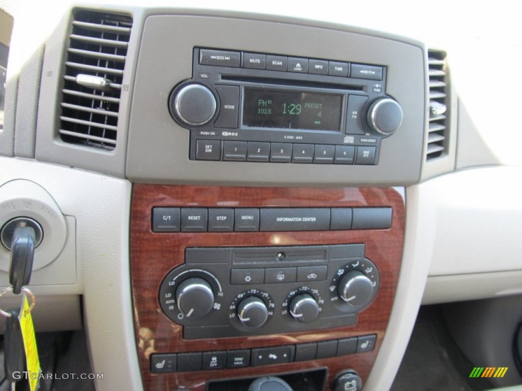 2007 Grand Cherokee Limited 4x4 - Black / Dark Khaki/Light Graystone photo #12